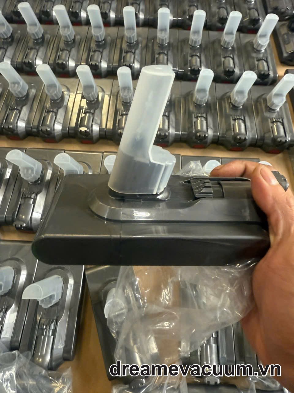 thay pin máy hút bụi Dyson