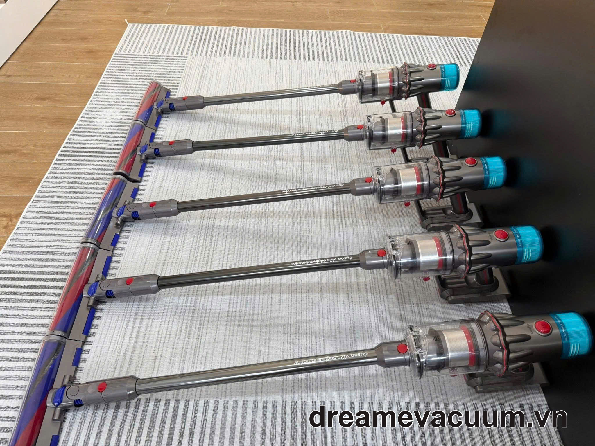 thay pin máy hút bụi Dyson